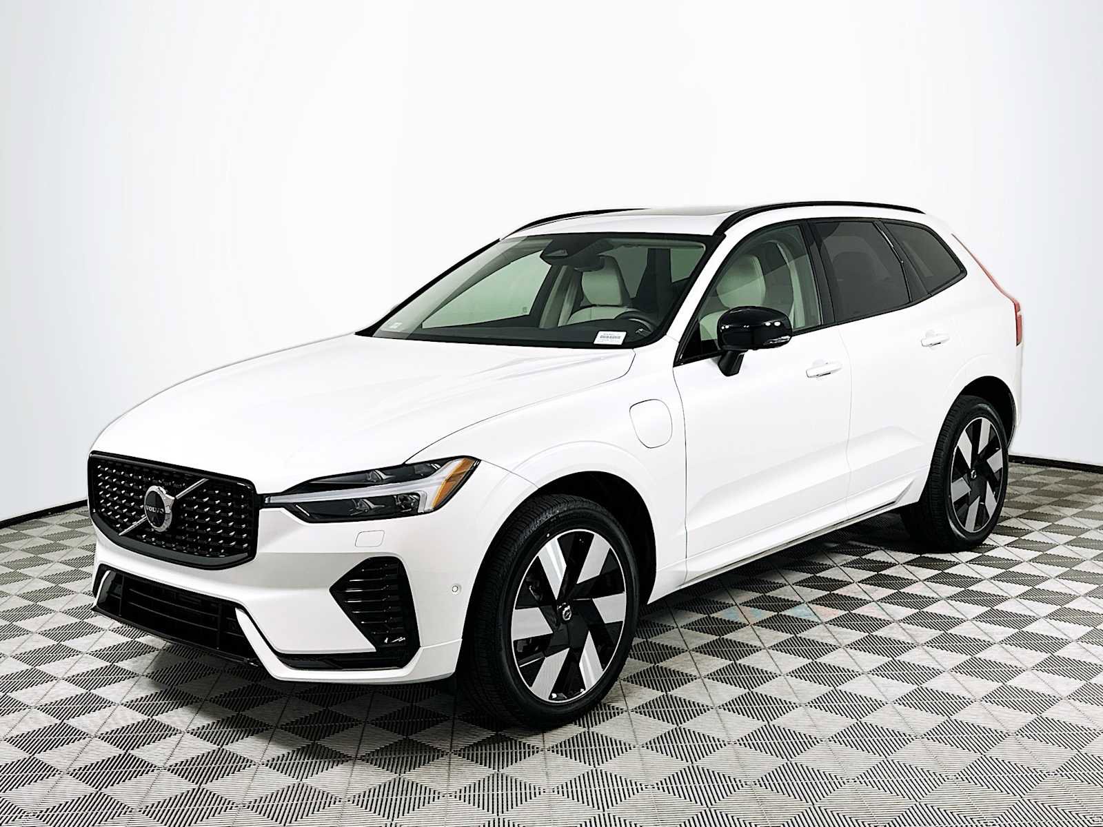 Certified 2025 Volvo XC60 T8 Plus w/ Protection Package Premier image 3