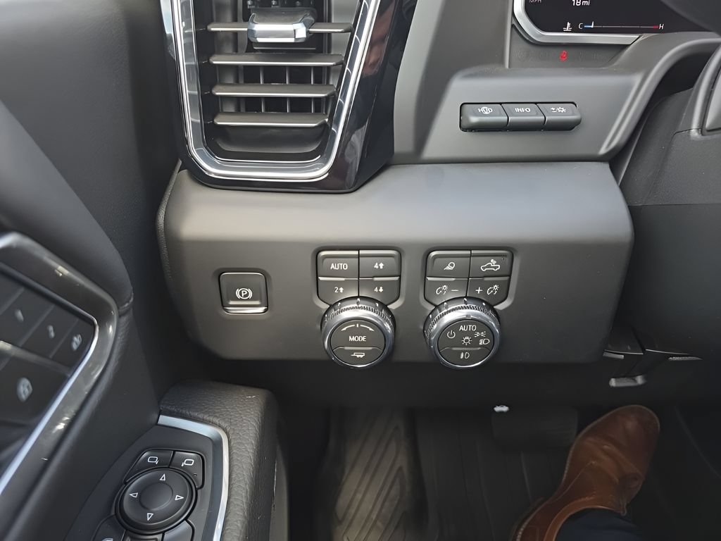 New 2026 GMC Sierra 3500 Denali w/ Denali Reserve Package AWD/4WD image 16