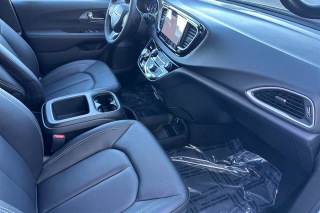 New 2026 Chrysler Voyager LX image 13