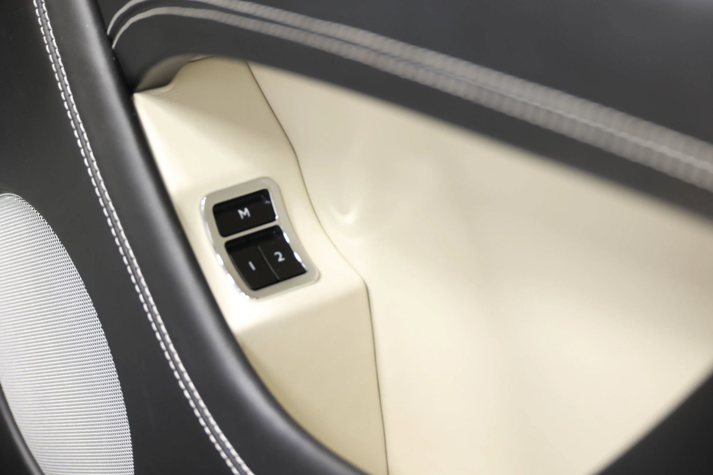 Used 2017 Bentley Bentayga image 87