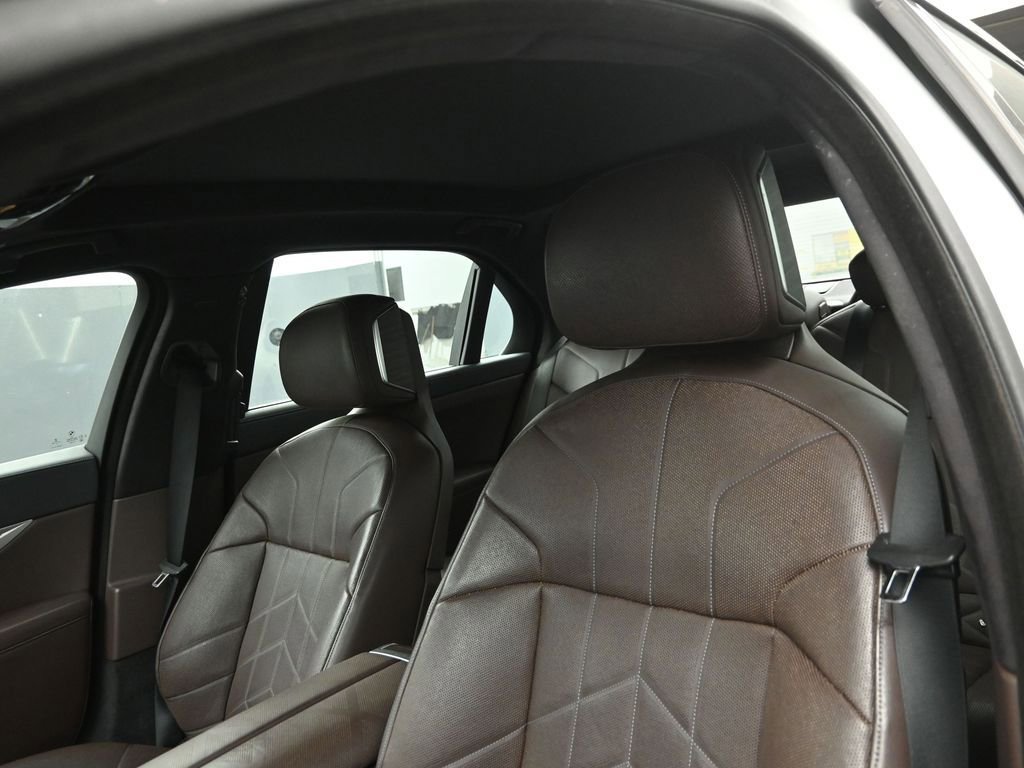 Used 2023 BMW 760i xDrive w/ Luxury Rear Seating Package image 10