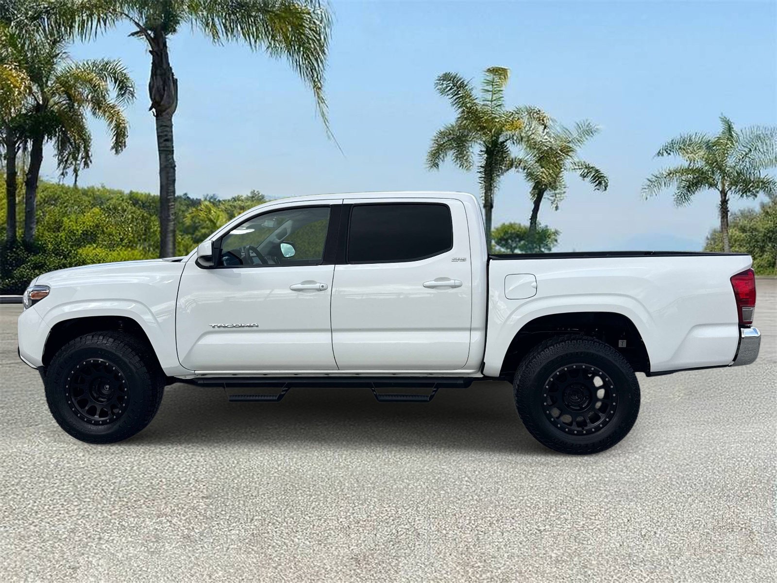 Used 2022 Toyota Tacoma SR5 RWD image 5