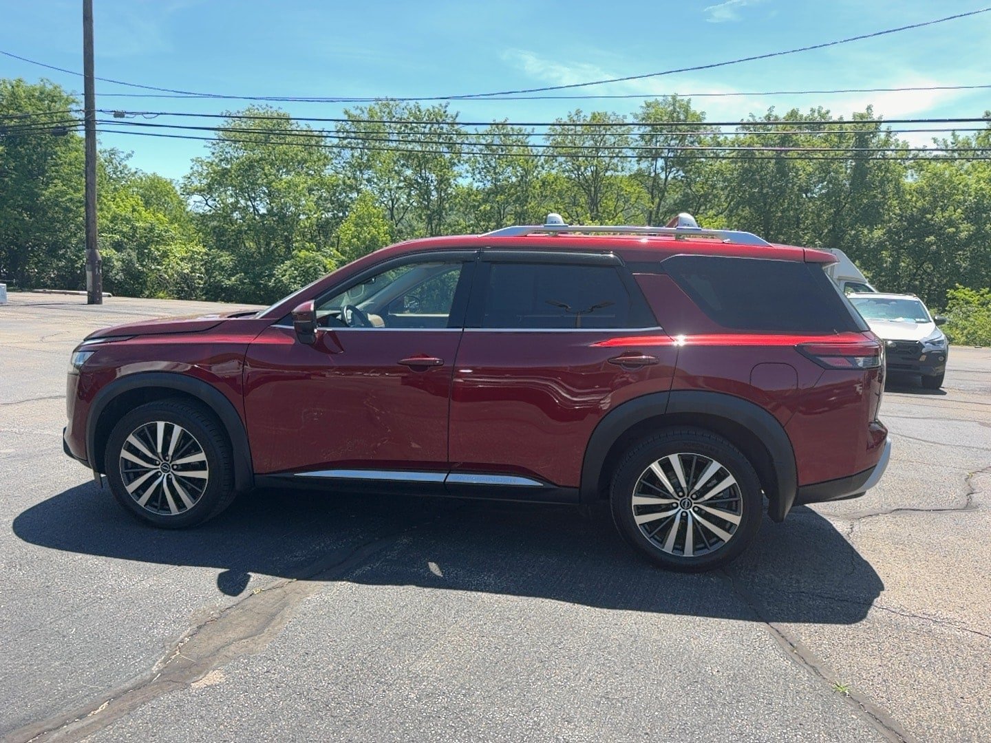 Used 2022 Nissan Pathfinder Platinum w/ Cargo Package AWD/4WD image 8