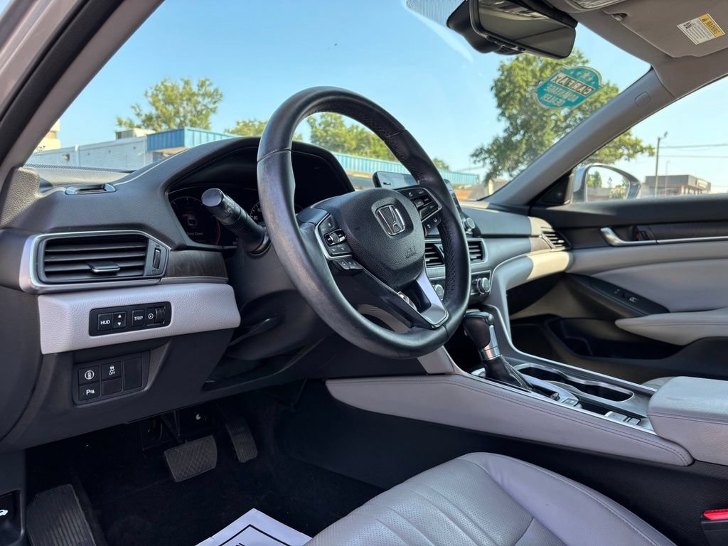 Used 2018 Honda Accord Touring image 18