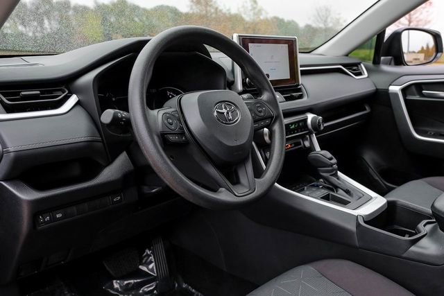 Used 2025 Toyota RAV4 XLE image 5