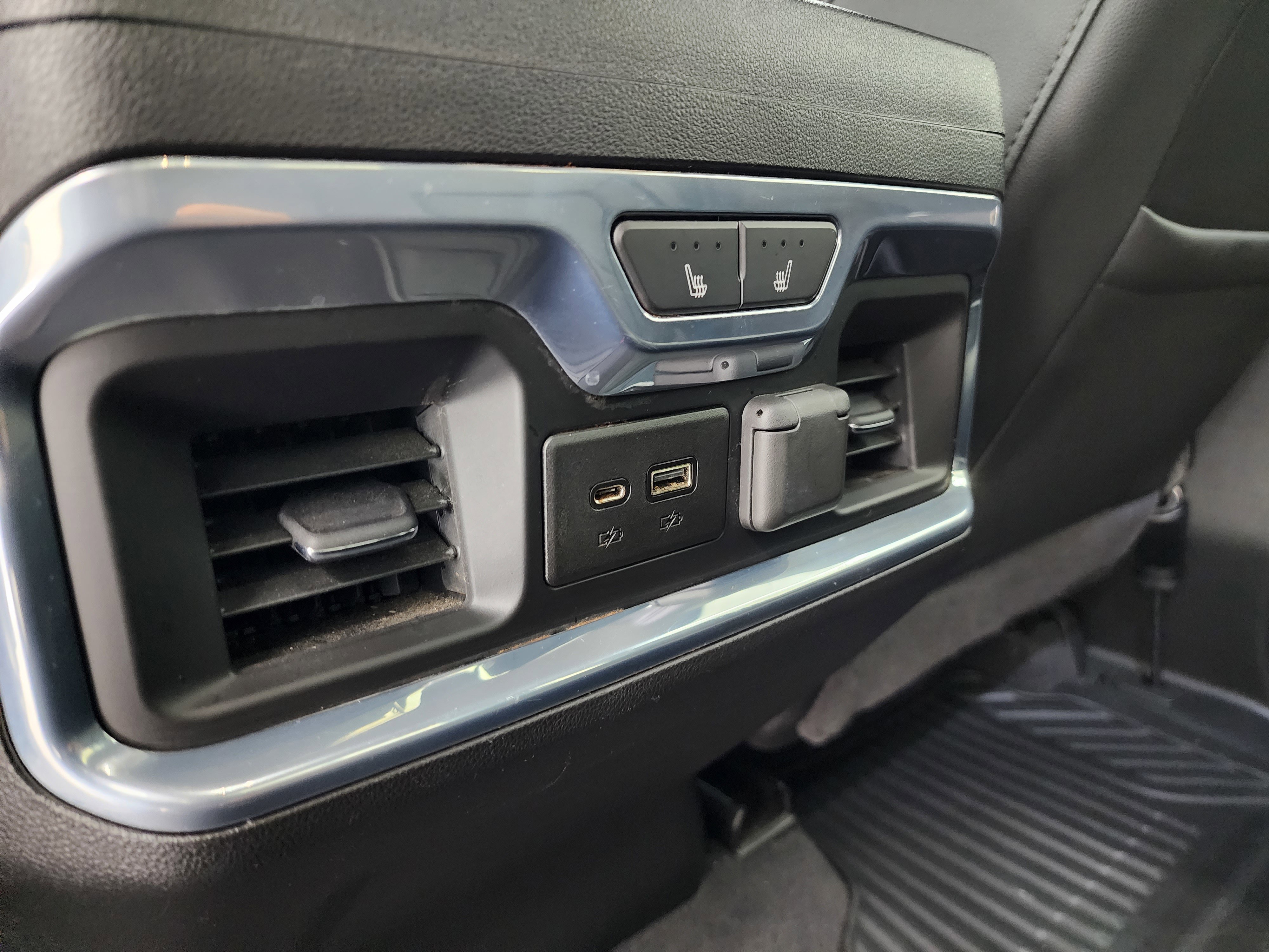 Used 2020 Chevrolet Silverado 3500 LTZ w/ LTZ Plus Package image 40