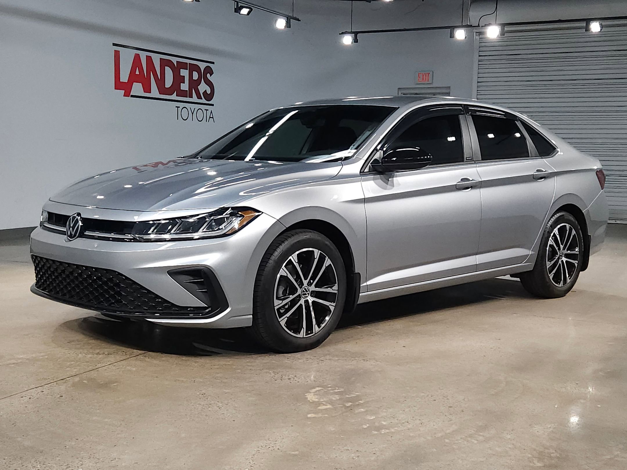 Used 2025 Volkswagen Jetta Sport image 3