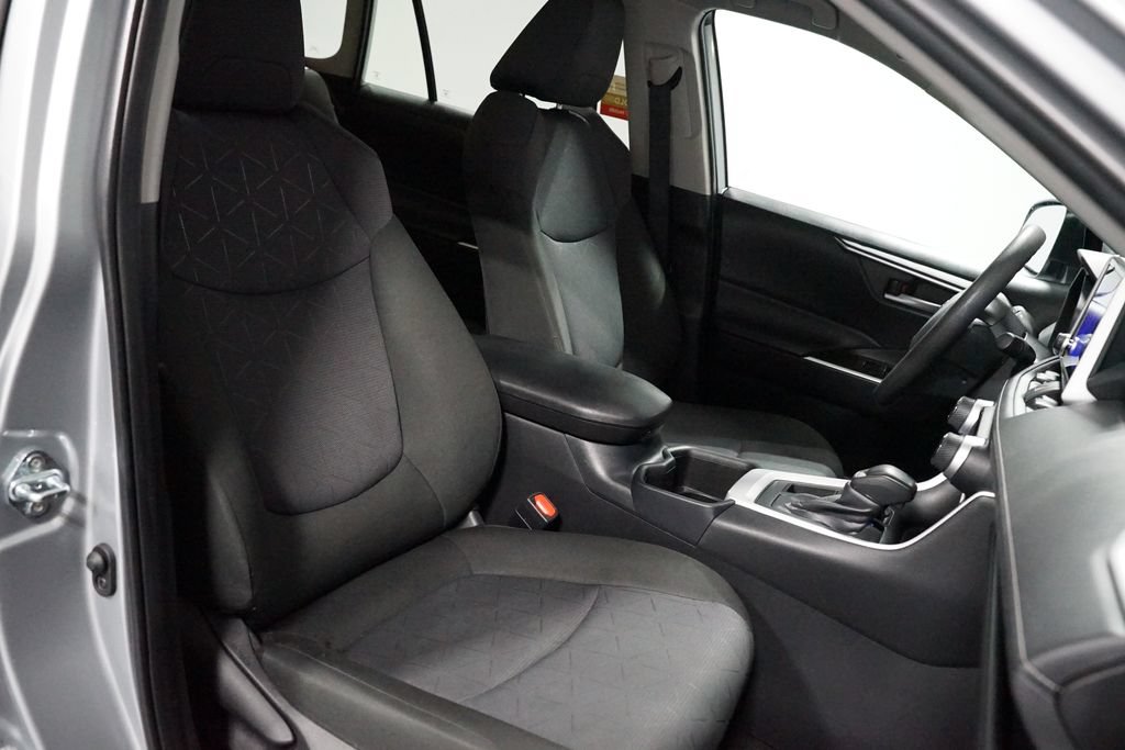 Certified 2025 Toyota RAV4 XLE FWD image 28