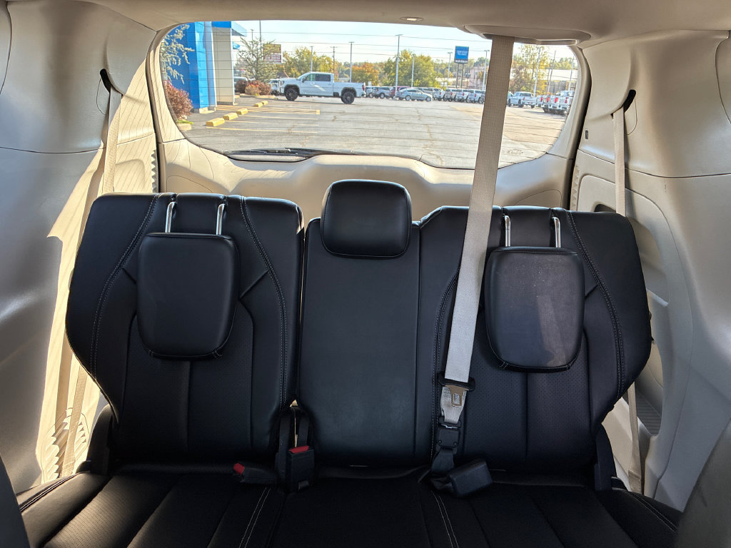 Used 2023 Chrysler Pacifica Touring-L FWD image 29