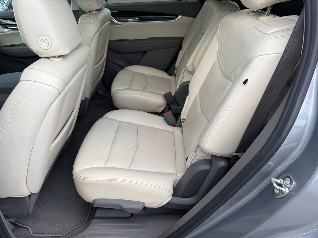 Used 2025 Cadillac XT6 Premium Luxury w/ Technology Package AWD/4WD image 11