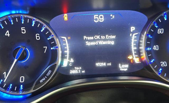 Used 2017 Chrysler Pacifica Limited w/ Tire & Wheel Group FWD image 16