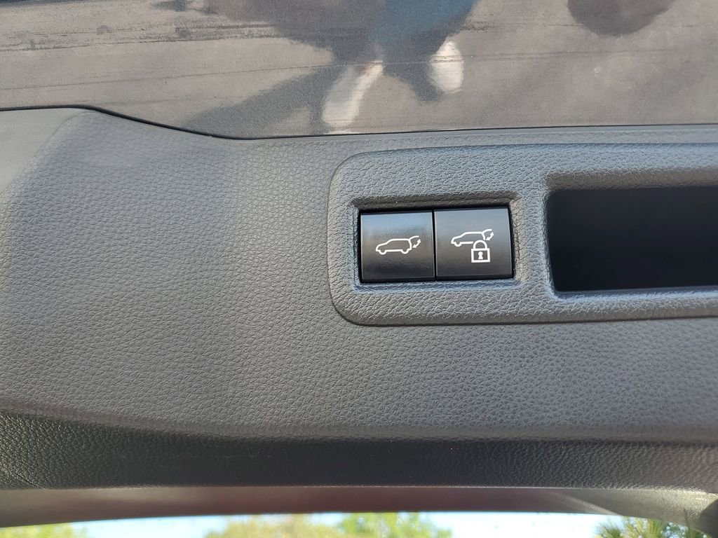 Used 2021 Toyota Venza XLE image 27