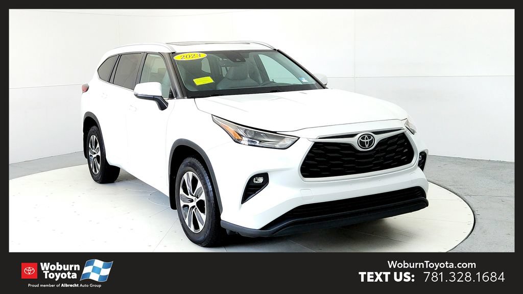 Used 2023 Toyota Highlander XLE AWD/4WD image 1