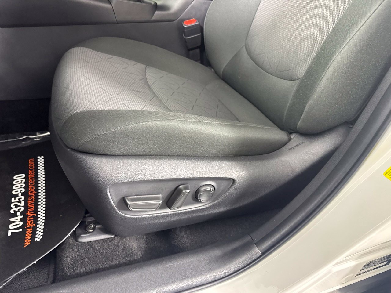 Used 2025 Toyota RAV4 XLE w/ Convenience Package FWD image 14