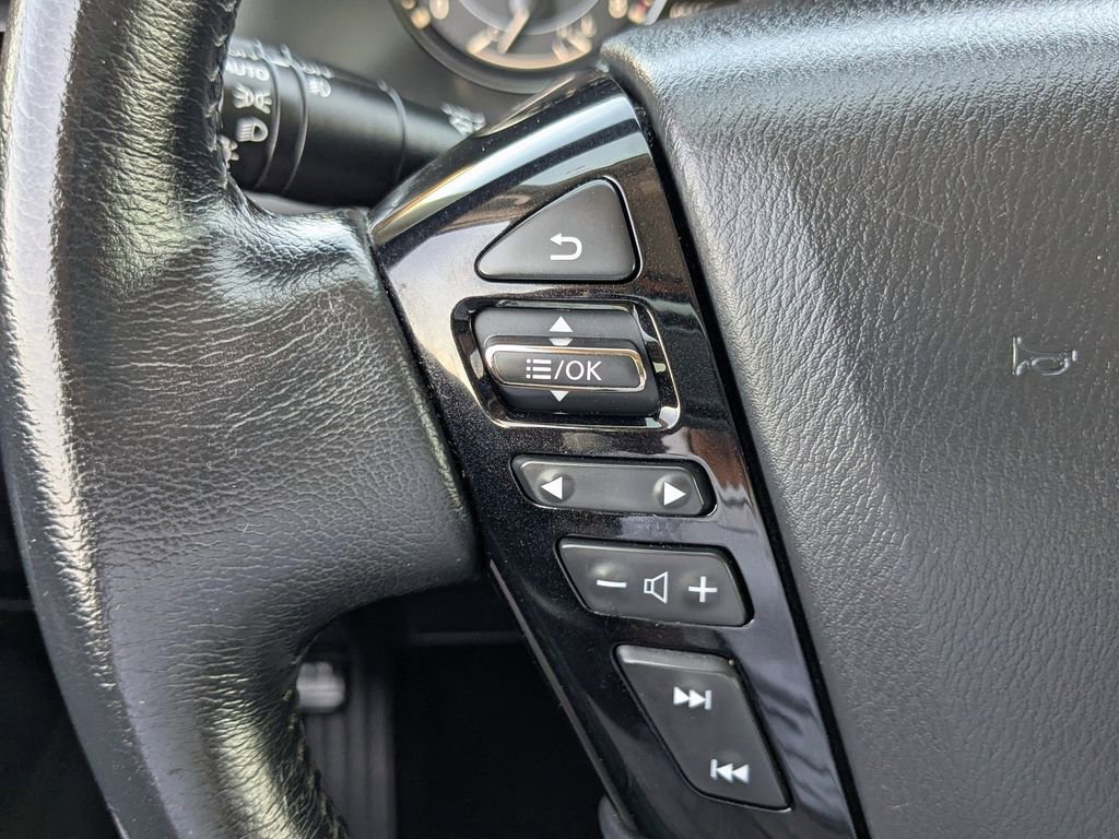 Used 2023 Nissan Armada SL w/ Captain's Chairs Package image 23
