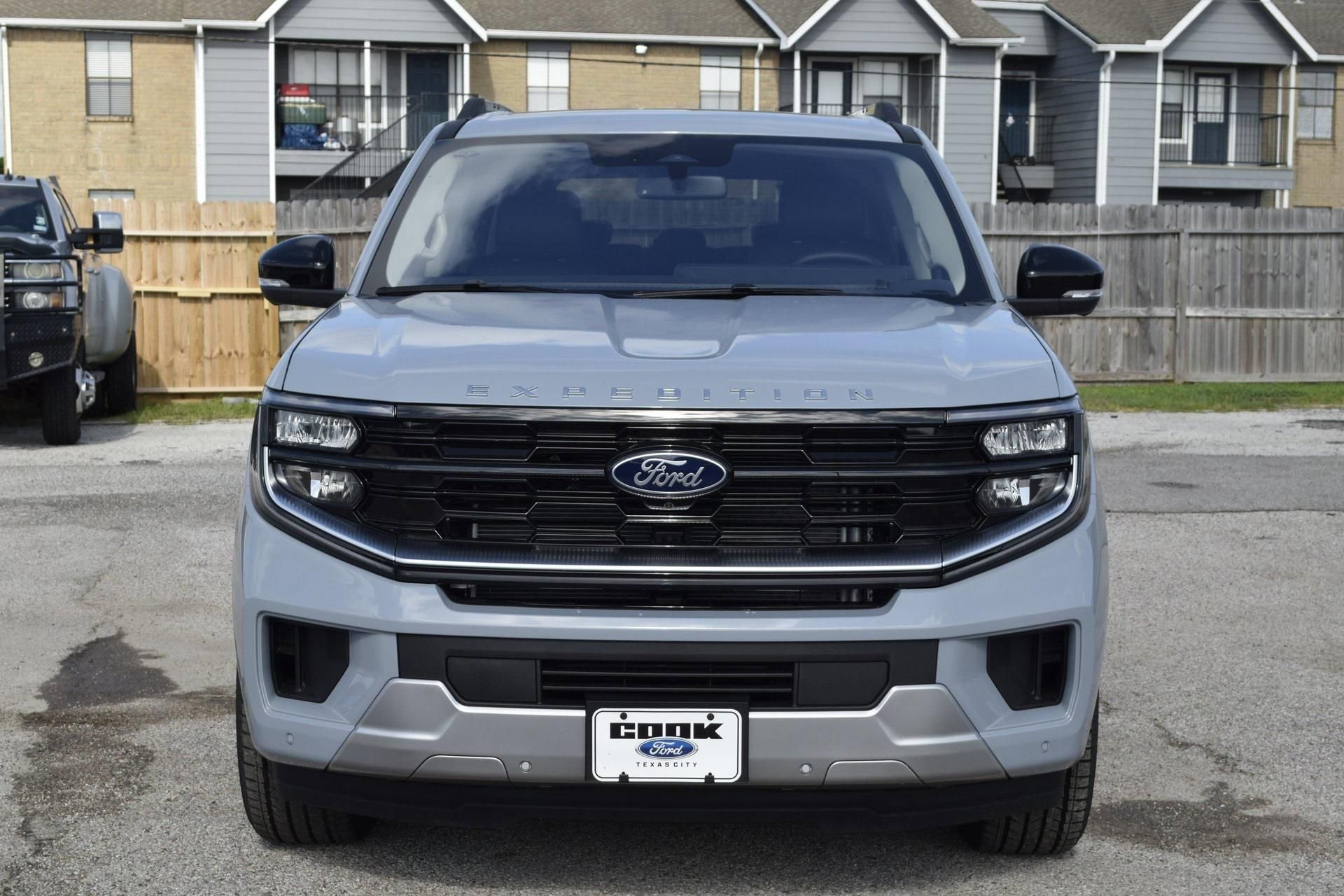 New 2025 Ford Expedition Platinum w/ Driver's Package image 2