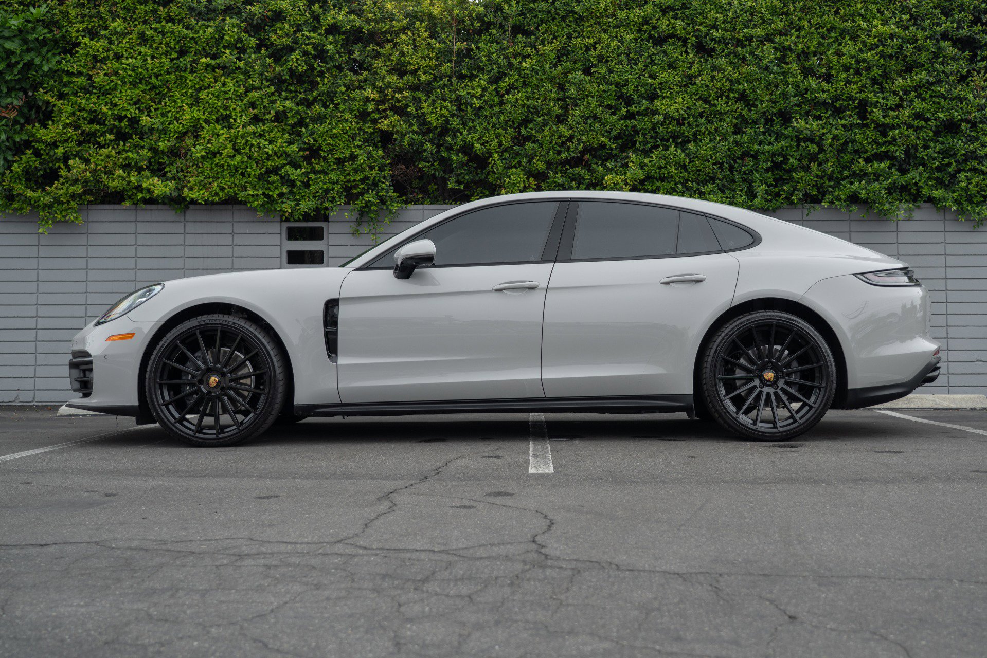 Used 2023 Porsche Panamera 4 Platinum Edition image 20