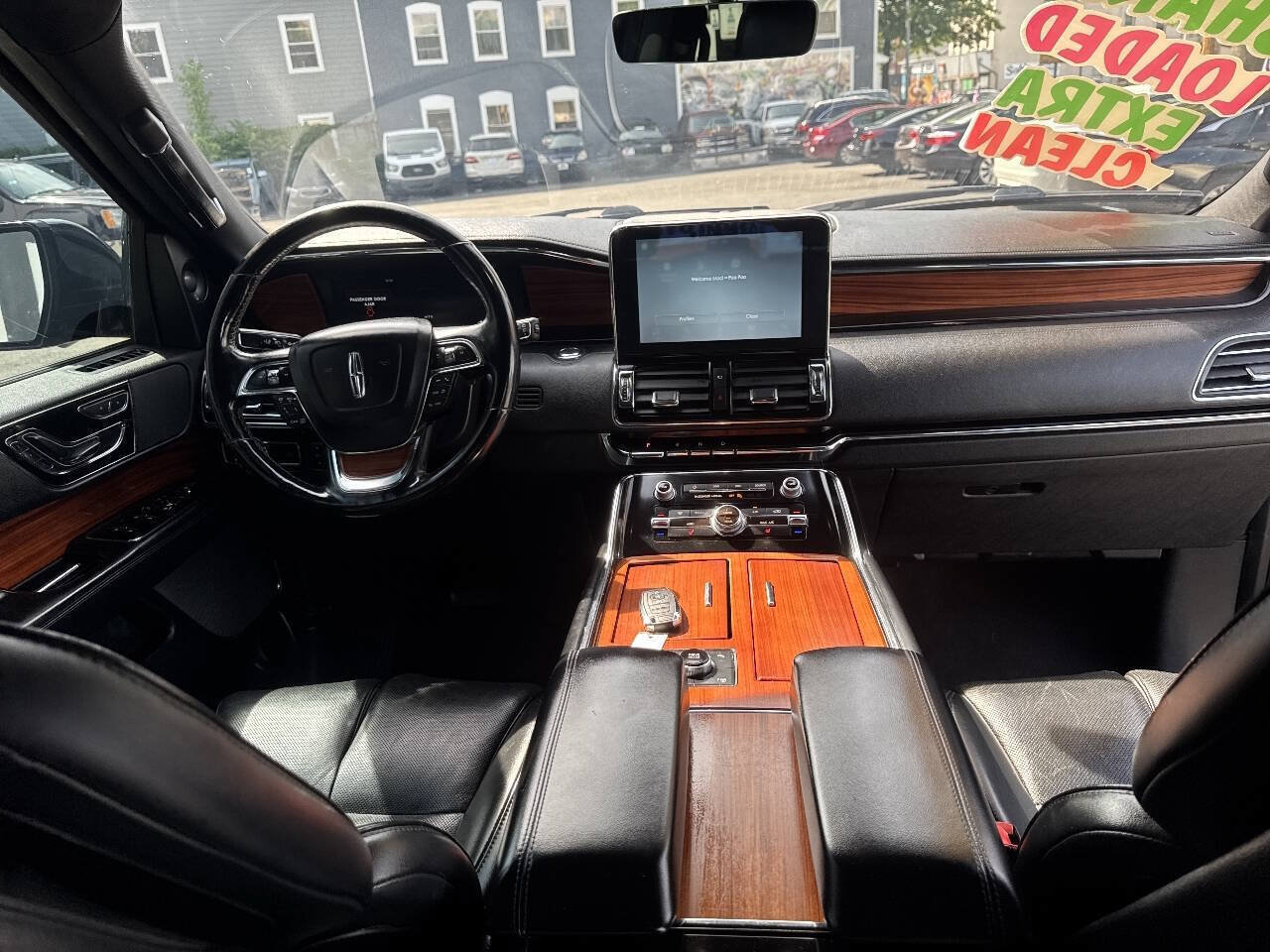 Used 2018 Lincoln Navigator Select w/ Technology Package AWD/4WD image 15