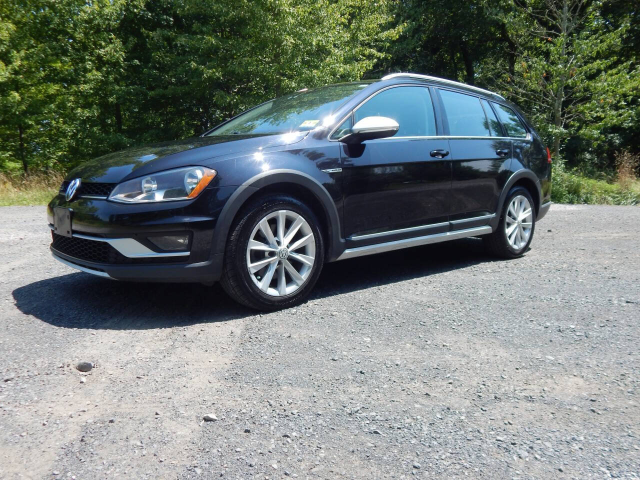 Used 2017 Volkswagen Golf Alltrack AWD/4WD image 1