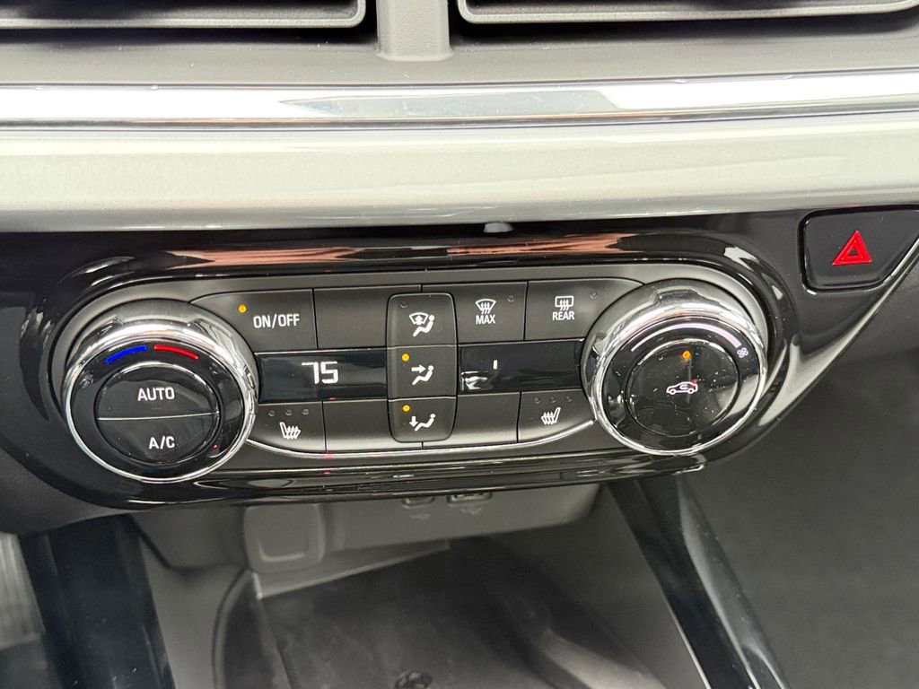 New 2026 Chevrolet Trax LT w/ Sunroof Package image 17