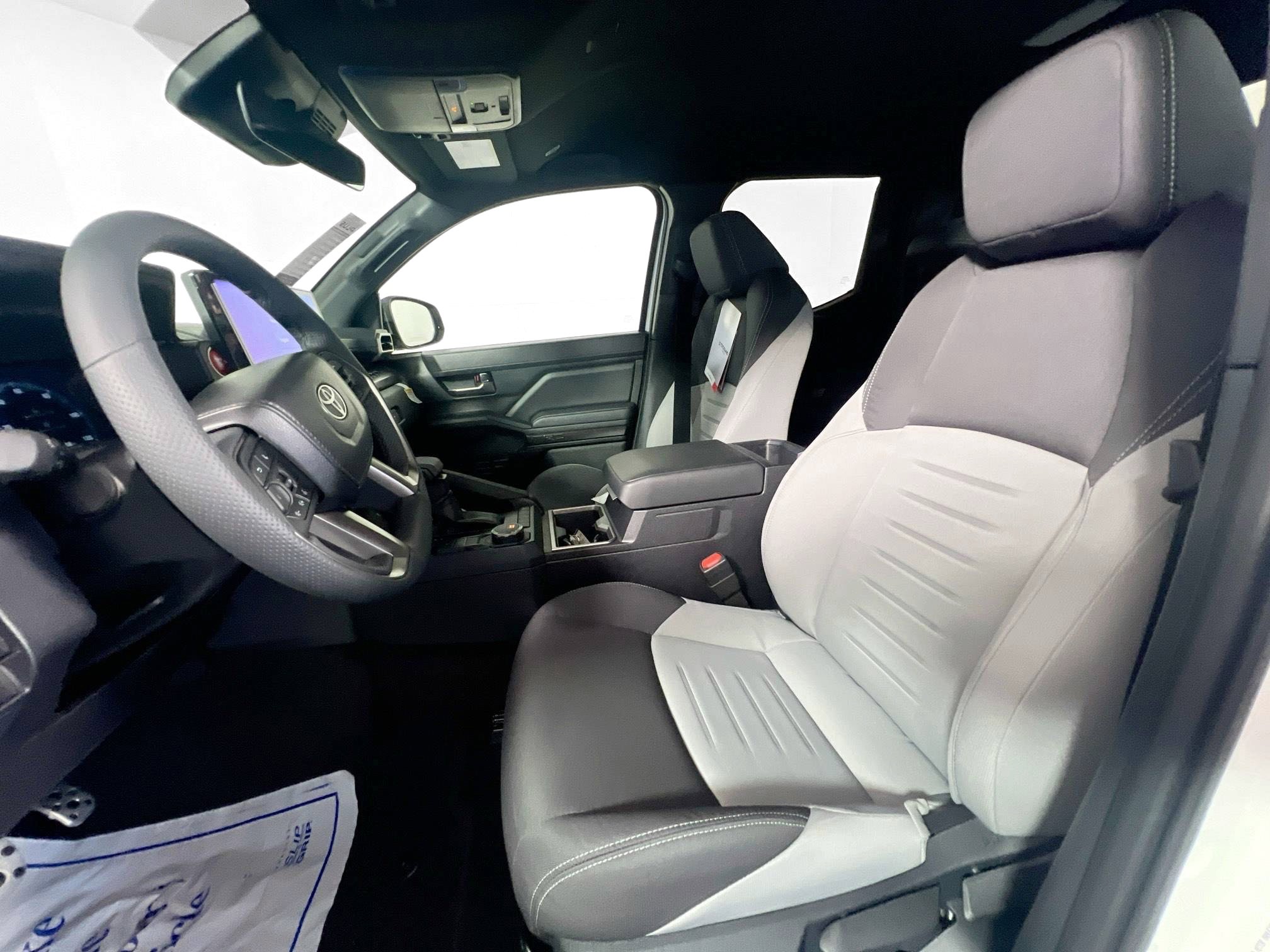 Used 2025 Toyota Tacoma TRD Sport image 14