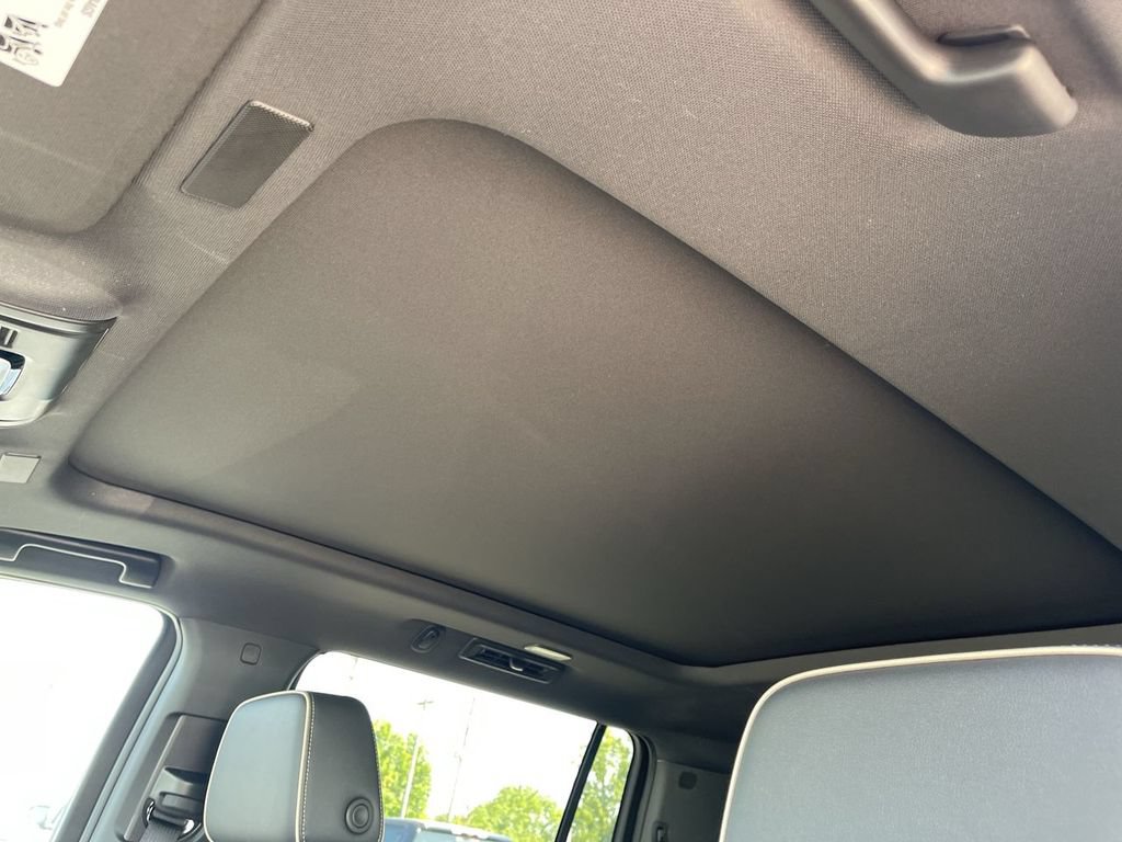 New 2026 Chevrolet Suburban Premier w/ Sun And Tow Package AWD/4WD image 22