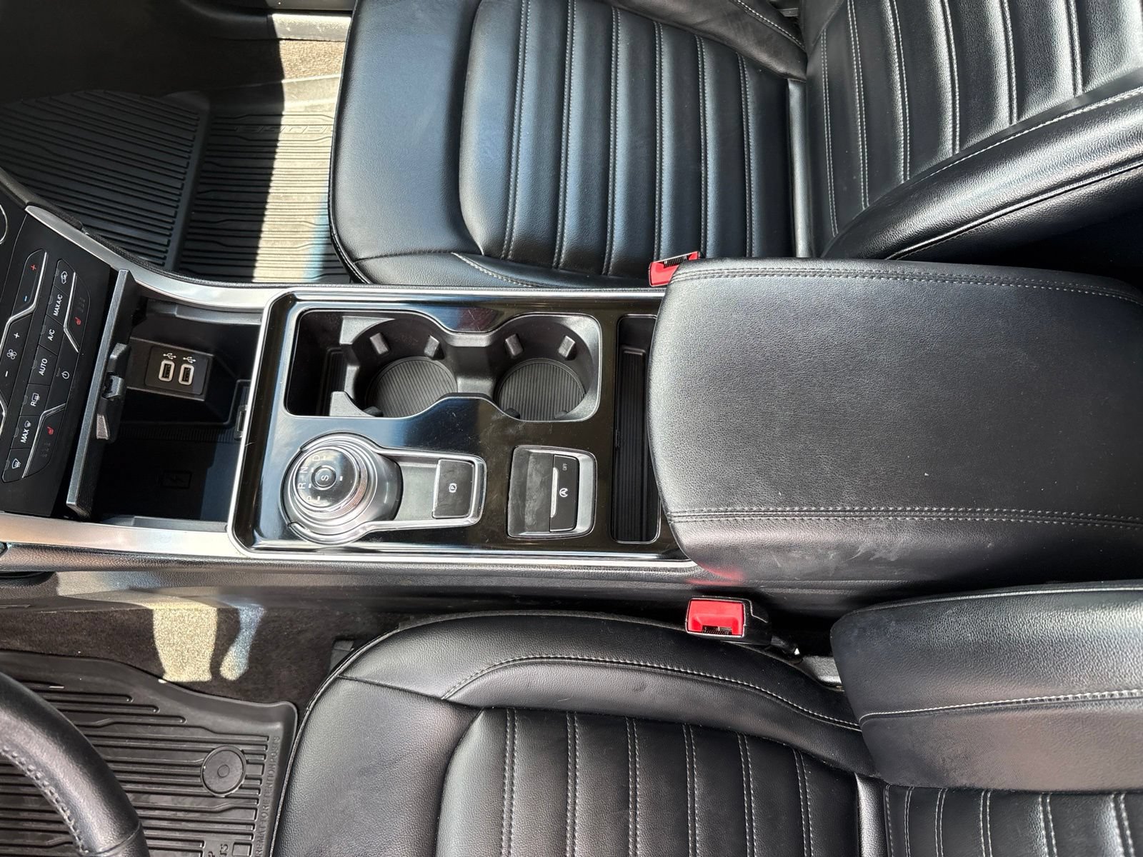 Used 2019 Ford Edge SEL w/ Equipment Group 201A FWD image 19