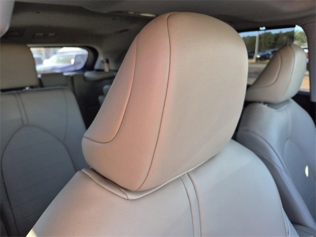 Used 2020 Toyota Highlander XLE image 14