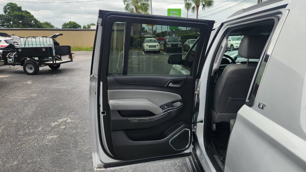 Used 2018 Chevrolet Suburban LT RWD image 11
