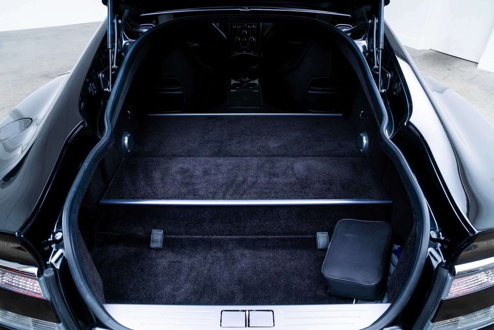 Used 2017 Aston Martin Rapide S RWD image 9