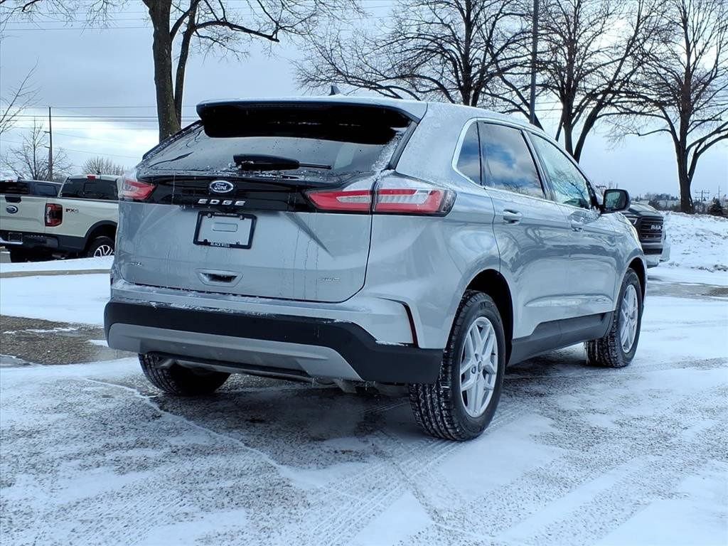 Used 2024 Ford Edge SEL w/ Convenience Package image 5