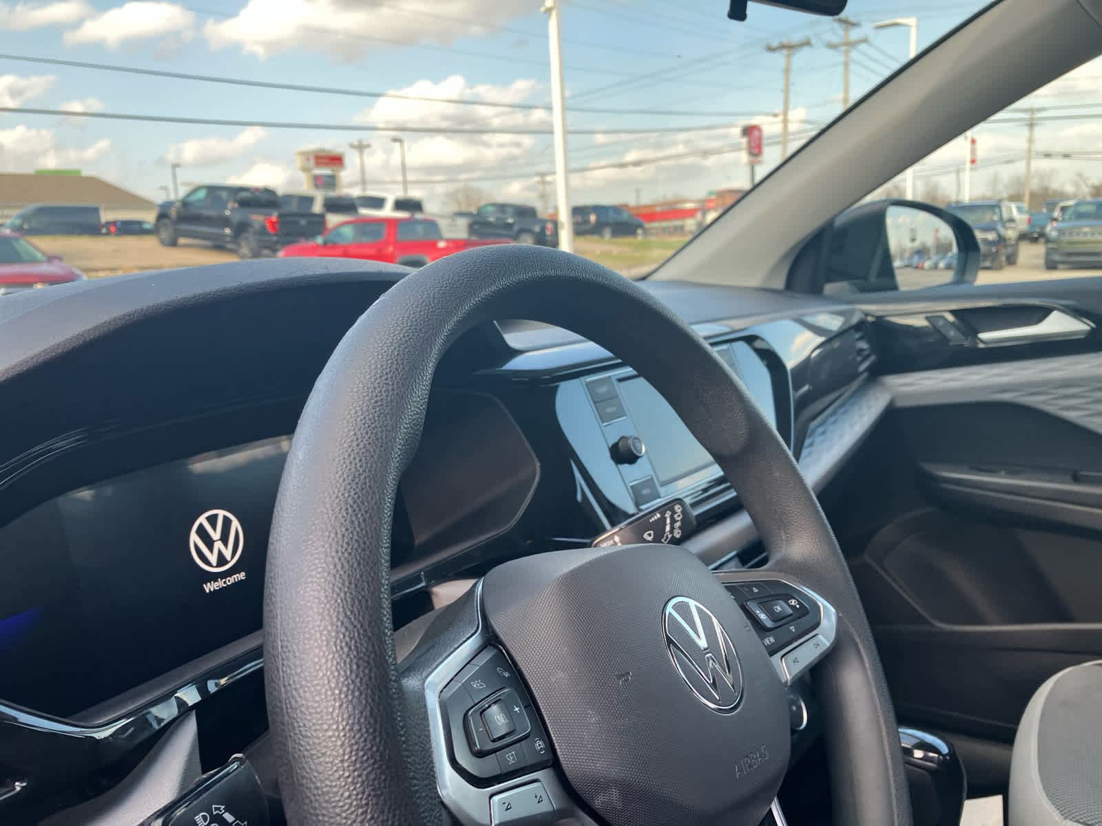 Used 2022 Volkswagen Taos S image 9