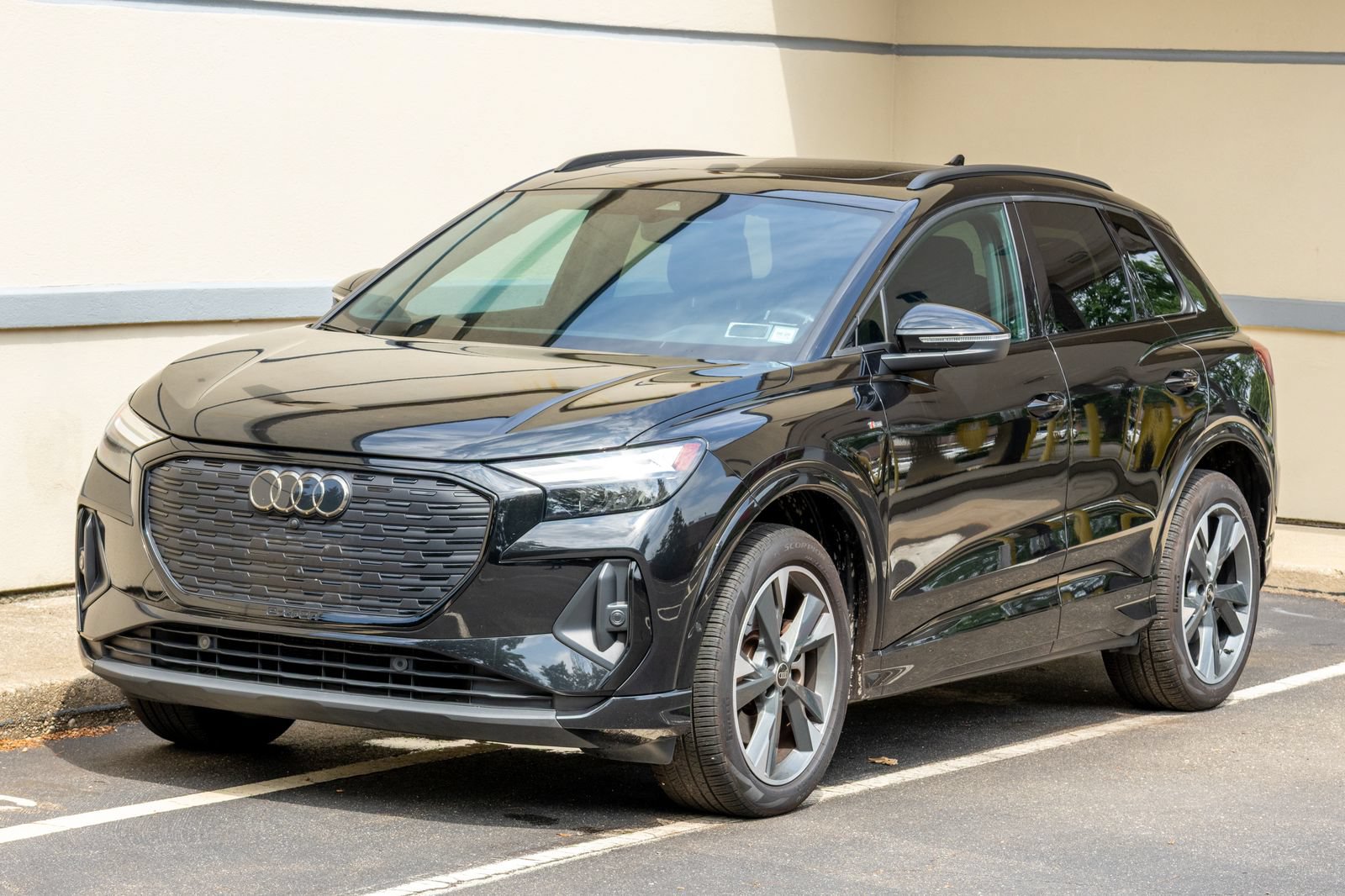 Used 2023 Audi Q4 e-tron Premium Plus w/ Premium Plus AWD/4WD image 5