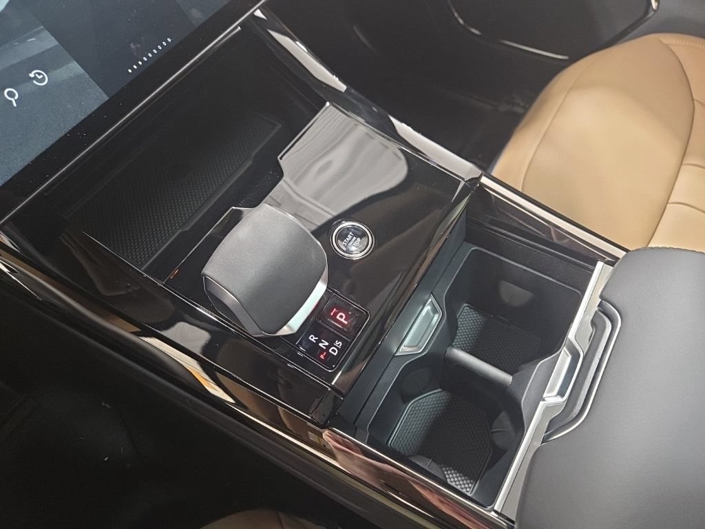 New 2026 Land Rover Range Rover Sport Dynamic SE AWD/4WD image 16
