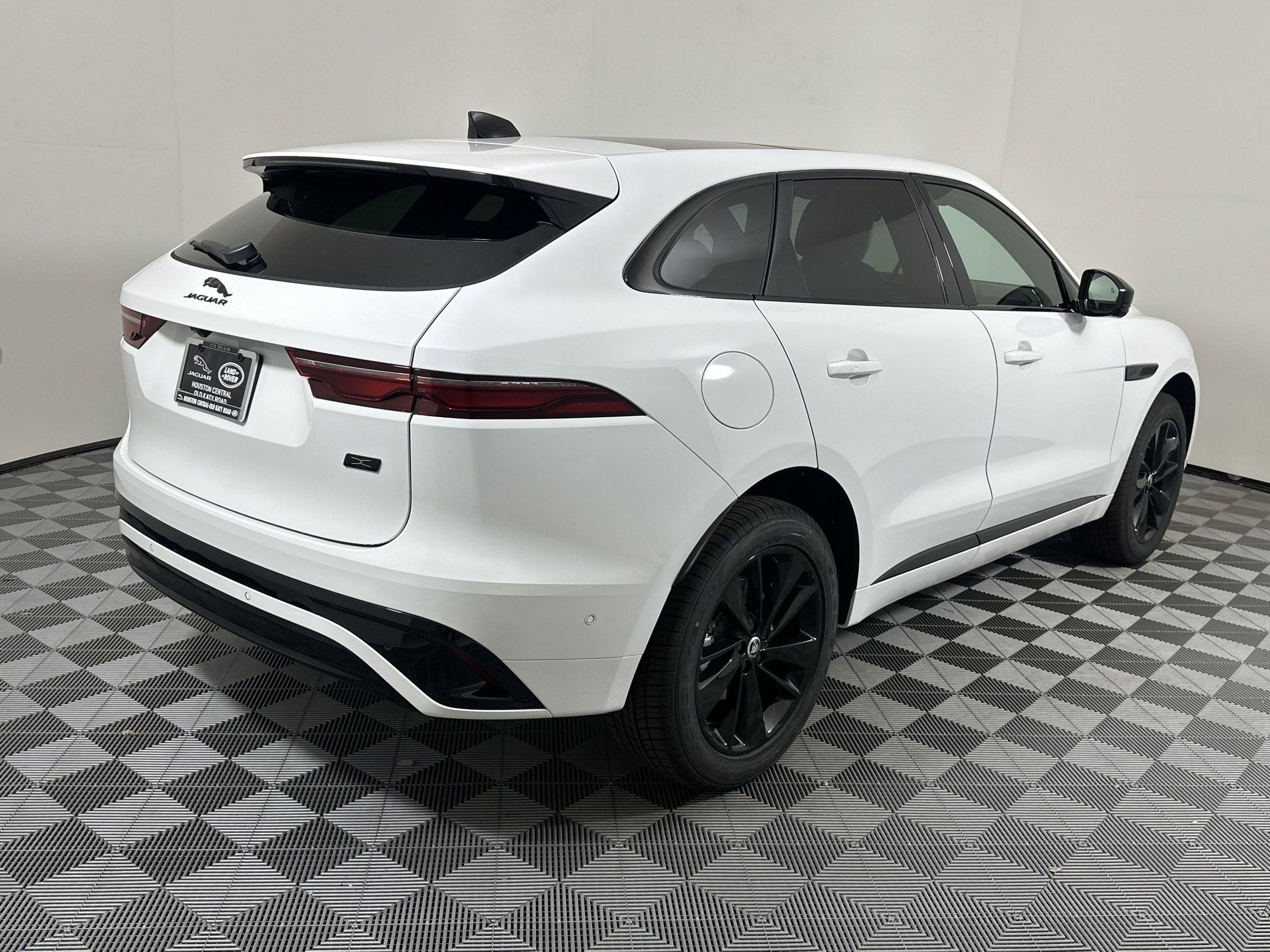 Used 2026 Jaguar F-PACE R-Dynamic S image 6