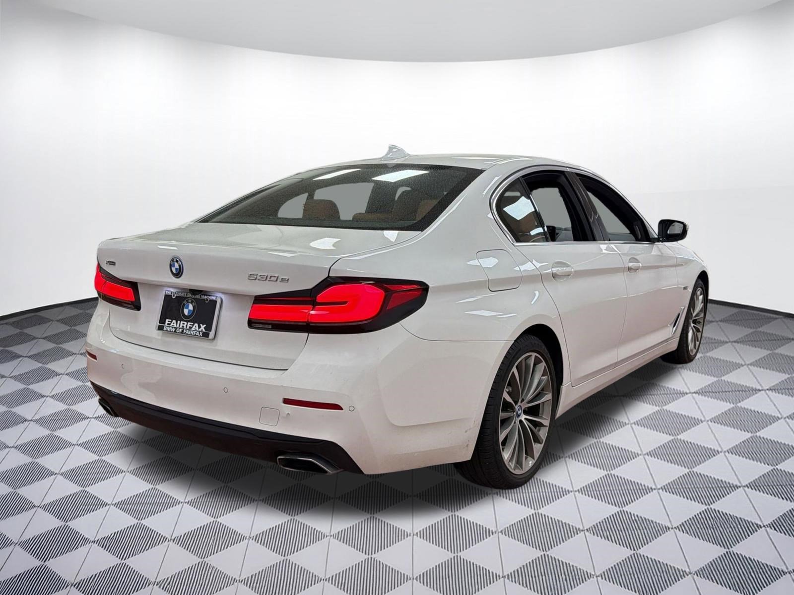 Used 2023 BMW 530e xDrive w/ Premium Package image 9