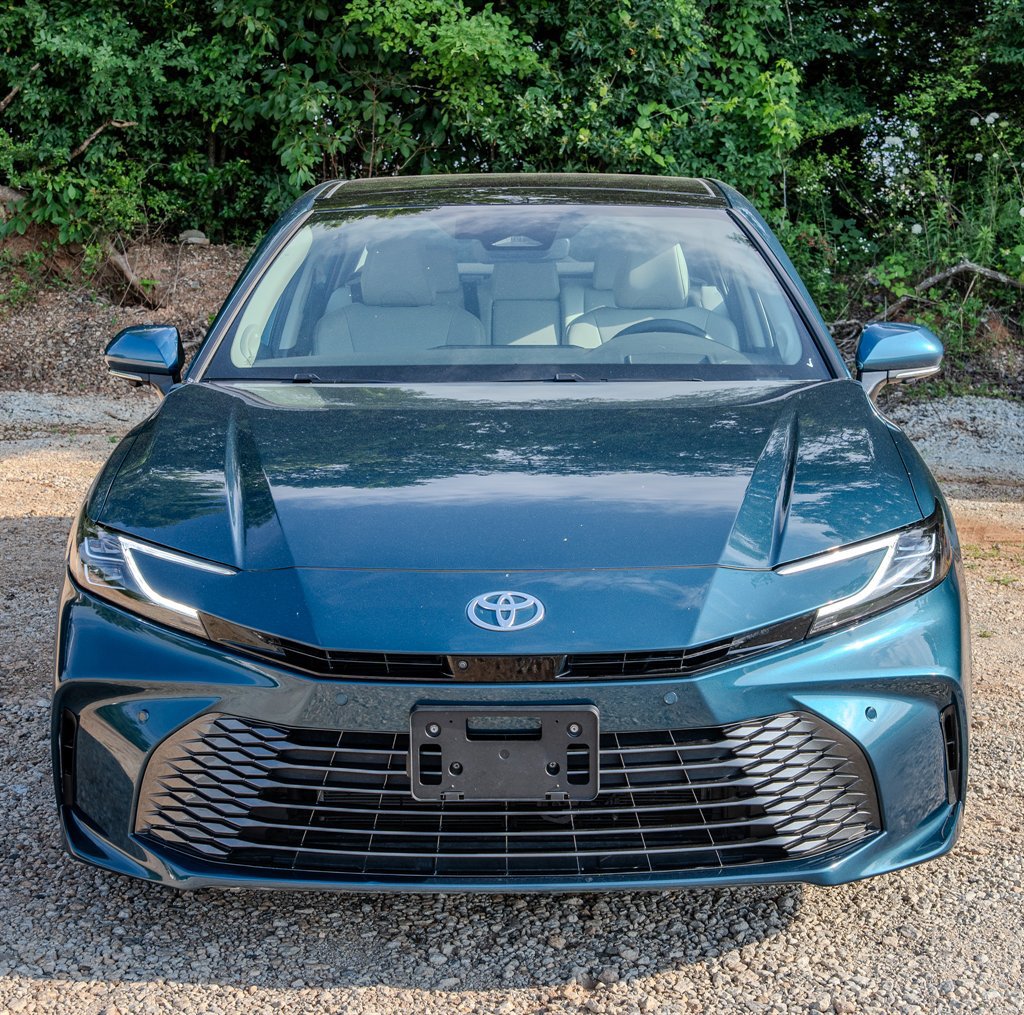 Used 2025 Toyota Camry XLE w/ Premium Plus Package FWD image 8