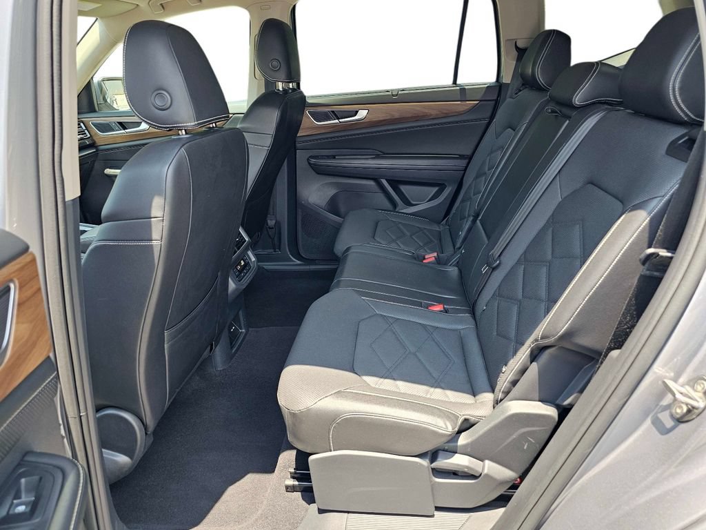 Used 2024 Volkswagen Atlas SE AWD/4WD image 32