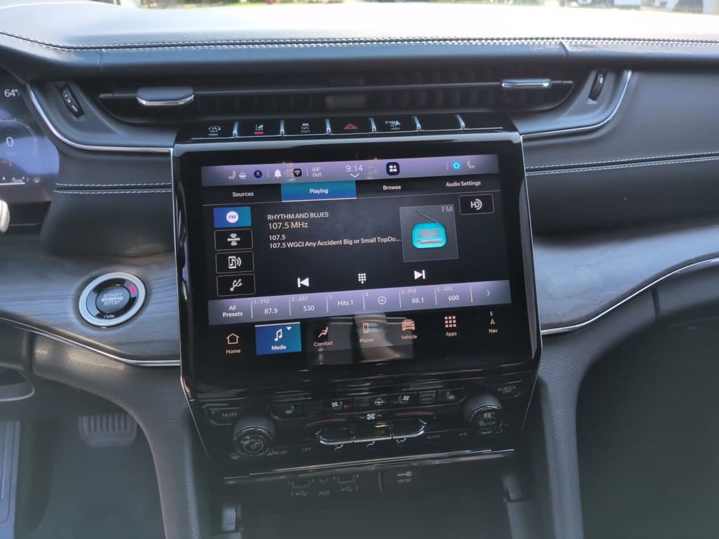 Used 2025 Jeep Grand Cherokee L Overland w/ Luxury Tech Group IV image 29