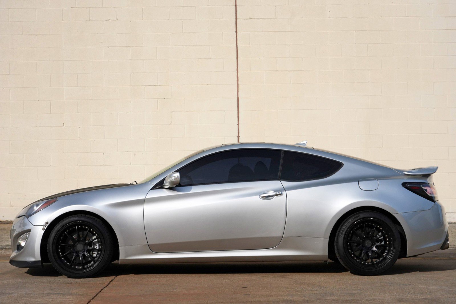 Used 2013 Hyundai Genesis 3.8 RWD image 8