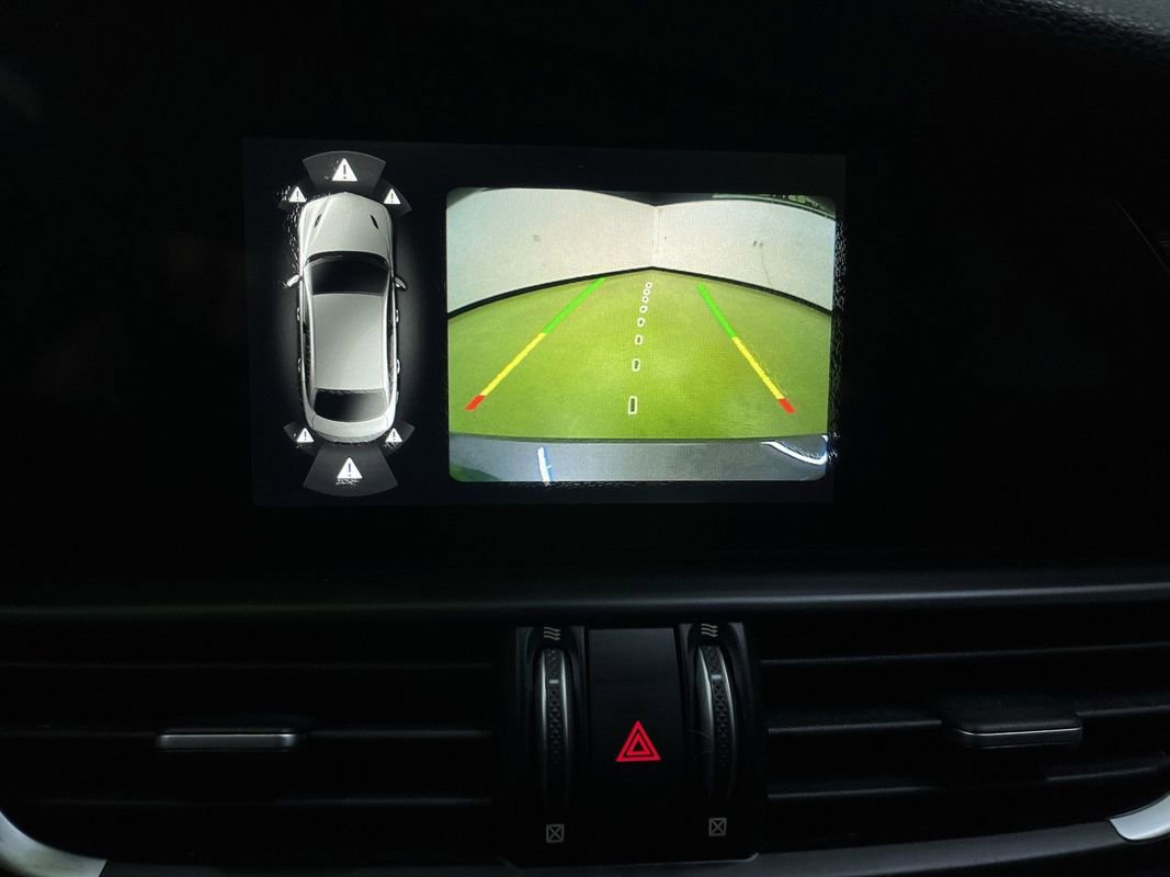 Used 2019 Alfa Romeo Giulia image 21