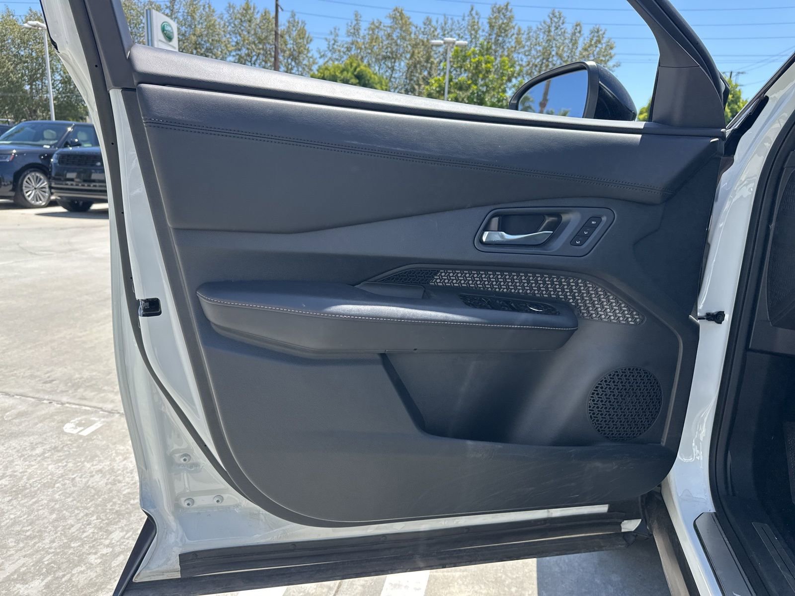 Used 2024 Nissan Ariya AWD image 12