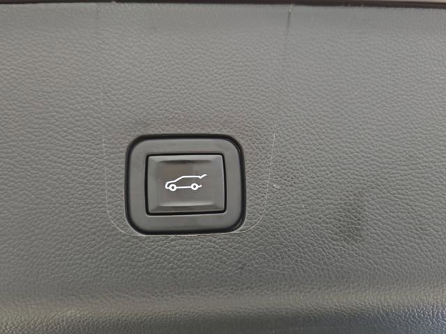 Used 2023 Chevrolet Traverse LT w/ LPO, Floor Liner Package image 18