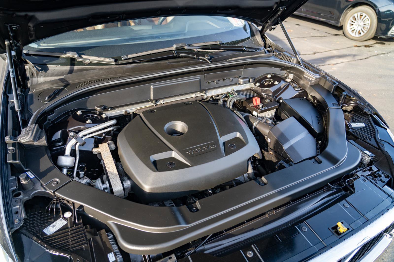 Used 2018 Volvo XC60 T5 Momentum w/ Convenience Package AWD/4WD image 29