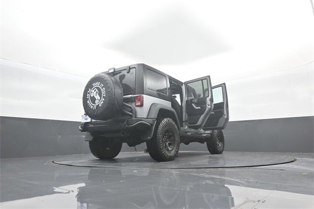 Used 2017 Jeep Wrangler Unlimited Rubicon w/ Connectivity Group image 38