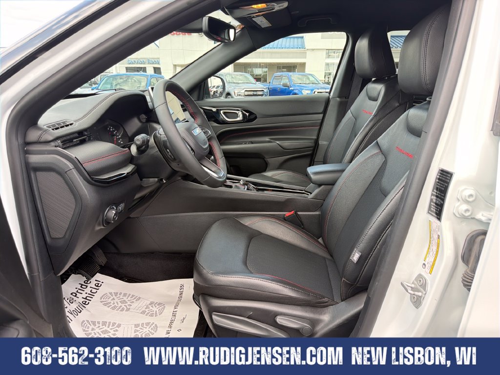 Used 2025 Jeep Compass Trailhawk AWD/4WD image 9