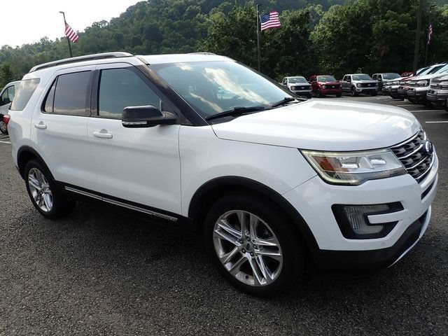 Used 2017 Ford Explorer XLT w/ Equipment Group 202A AWD/4WD image 8