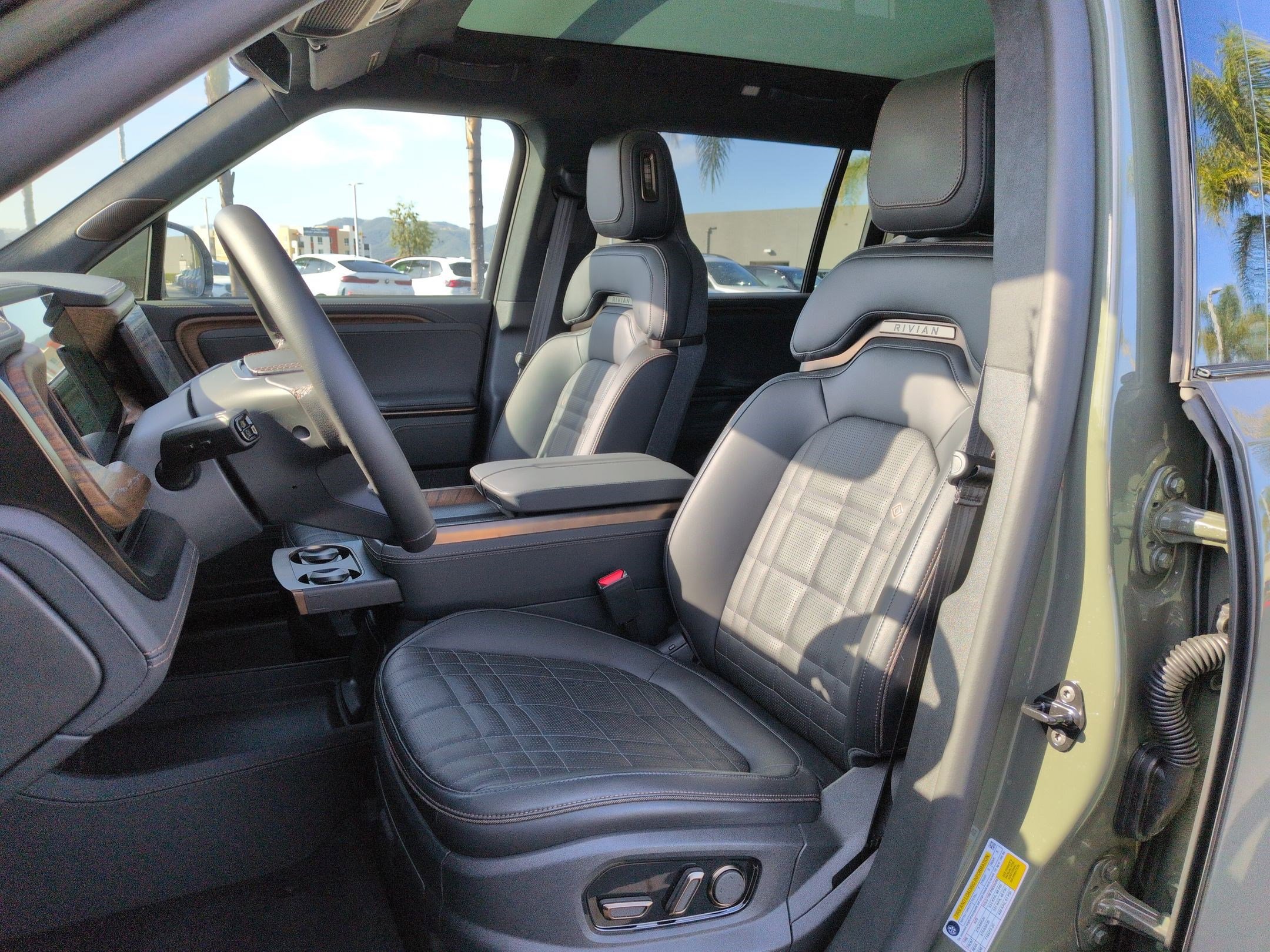 Used 2026 Rivian R1S Premium AWD/4WD image 16