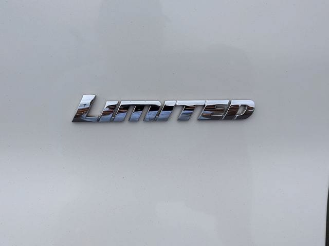 Used 2018 Toyota 4Runner Limited AWD/4WD image 10