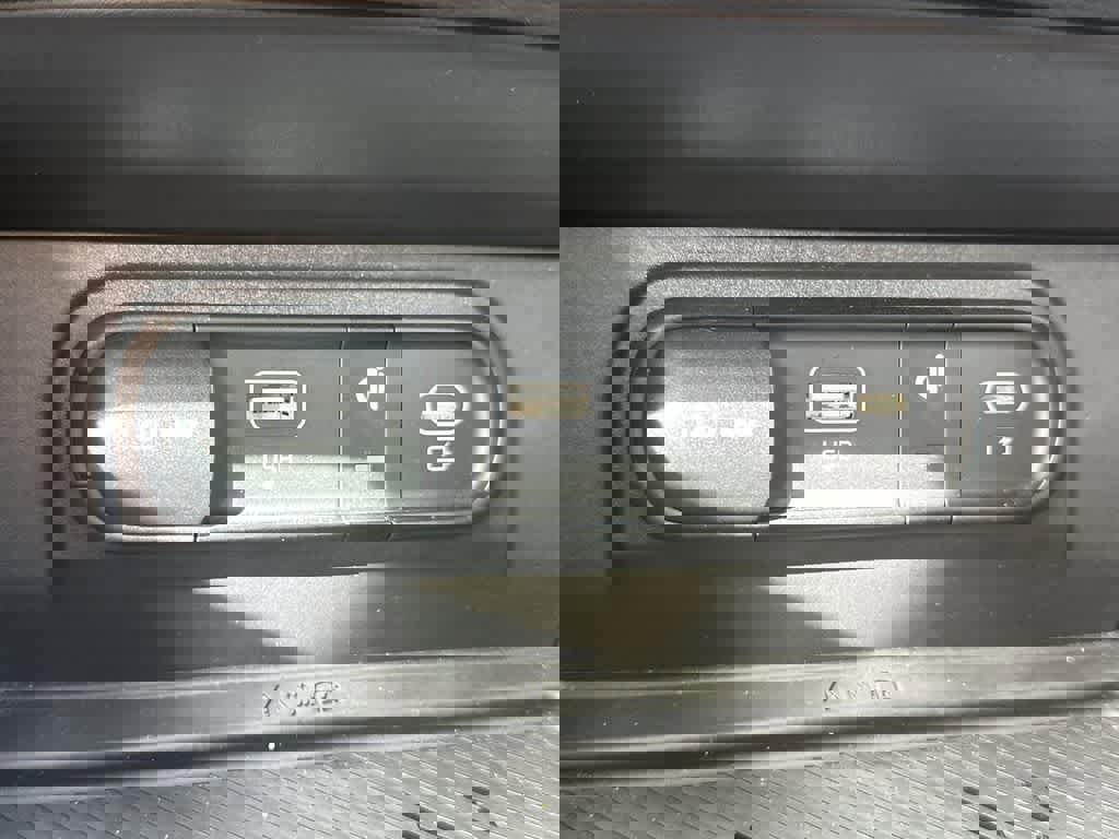 Certified 2024 Kia Sportage EX image 17